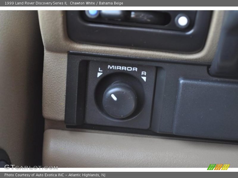 Chawton White / Bahama Beige 1999 Land Rover Discovery Series II