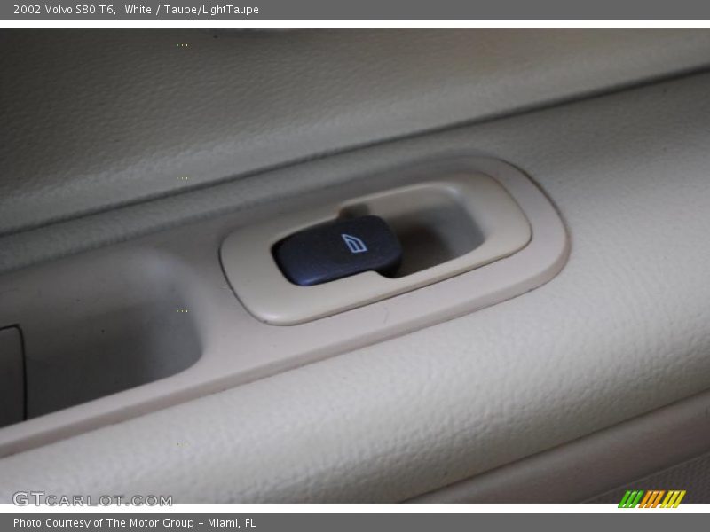 White / Taupe/LightTaupe 2002 Volvo S80 T6