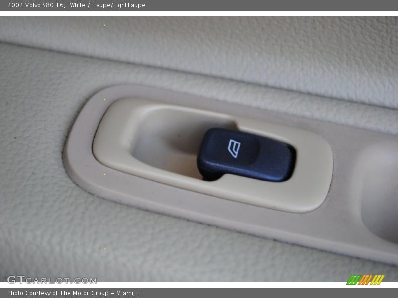 White / Taupe/LightTaupe 2002 Volvo S80 T6