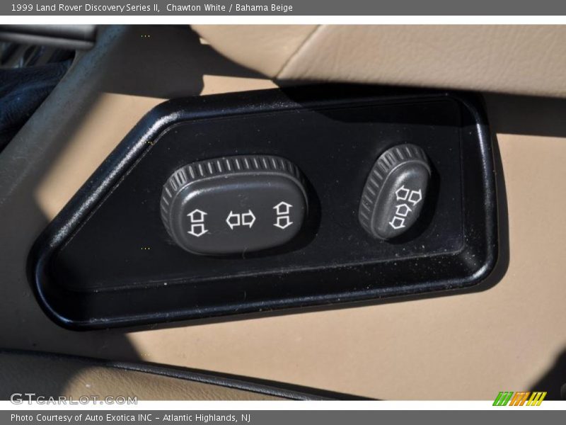 Chawton White / Bahama Beige 1999 Land Rover Discovery Series II