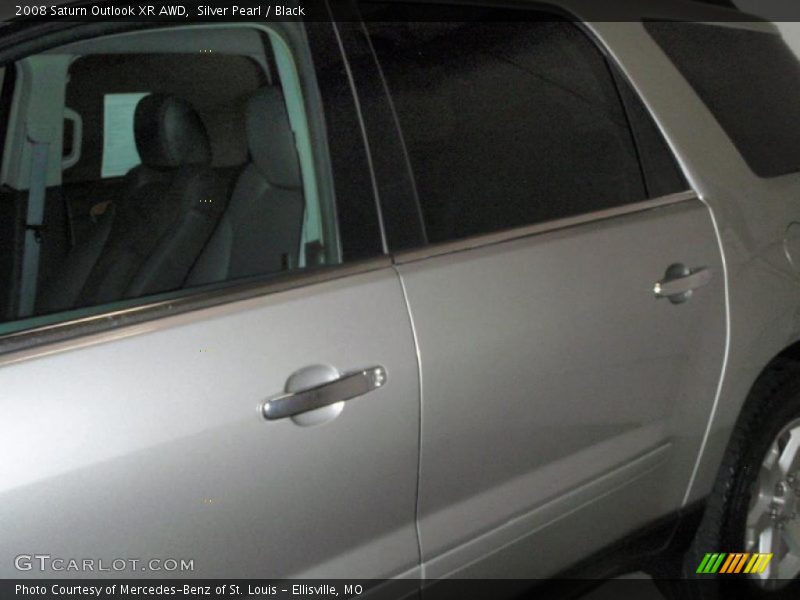Silver Pearl / Black 2008 Saturn Outlook XR AWD