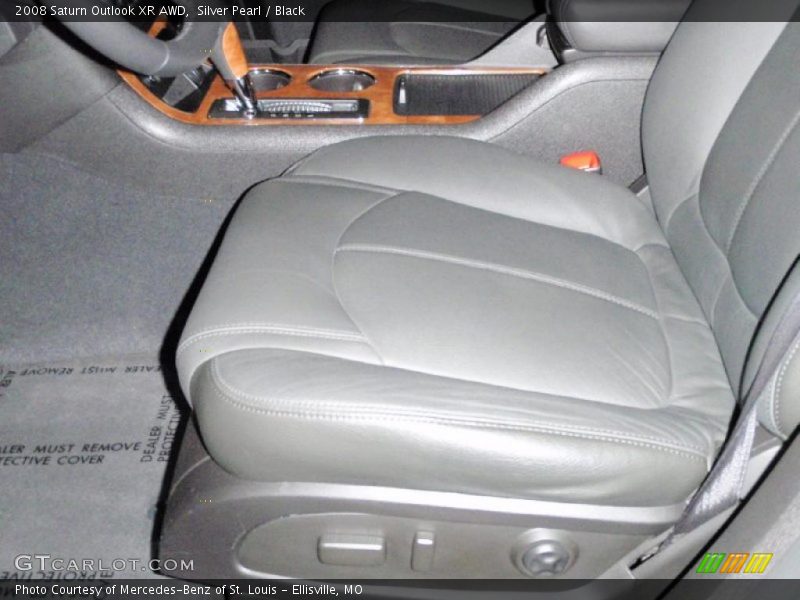 Silver Pearl / Black 2008 Saturn Outlook XR AWD