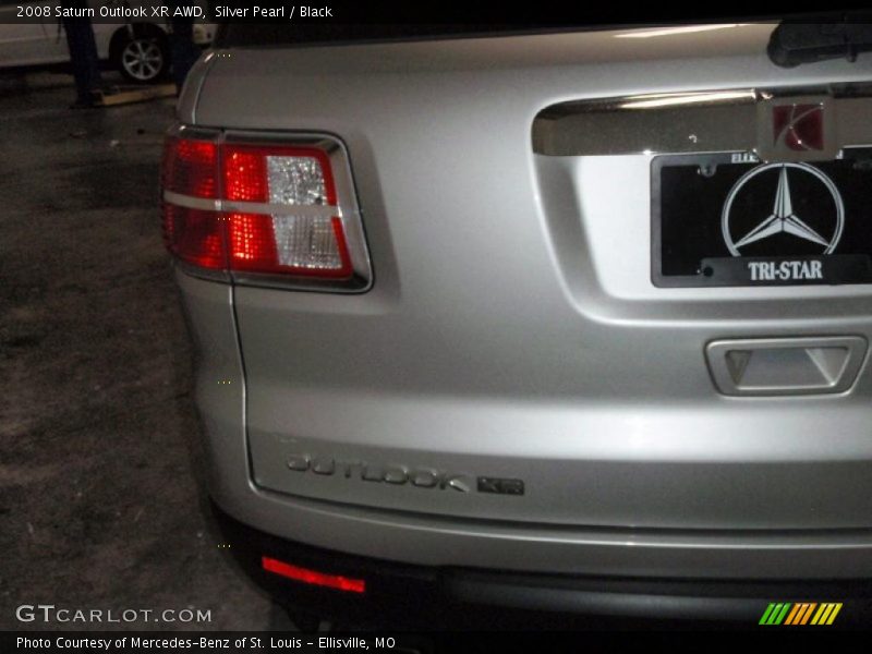Silver Pearl / Black 2008 Saturn Outlook XR AWD