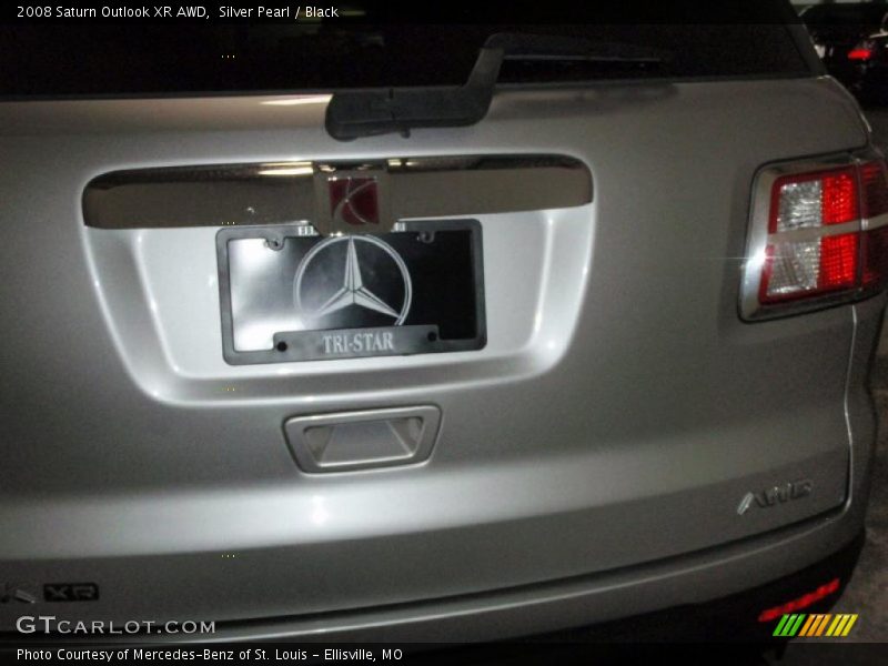 Silver Pearl / Black 2008 Saturn Outlook XR AWD