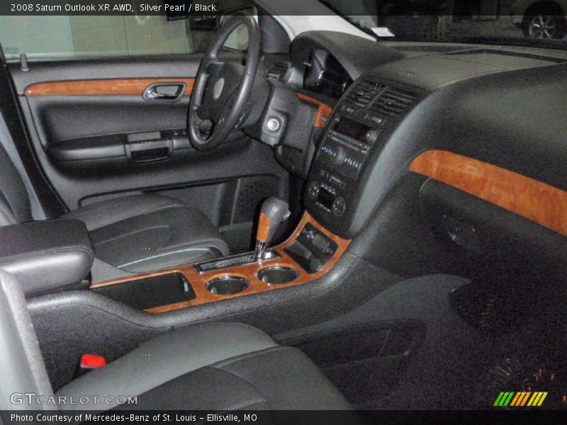 Silver Pearl / Black 2008 Saturn Outlook XR AWD