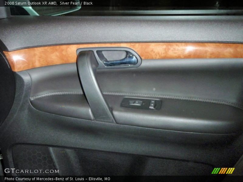 Silver Pearl / Black 2008 Saturn Outlook XR AWD
