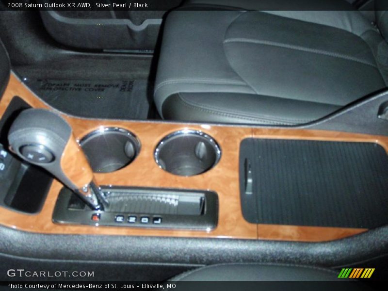 Silver Pearl / Black 2008 Saturn Outlook XR AWD