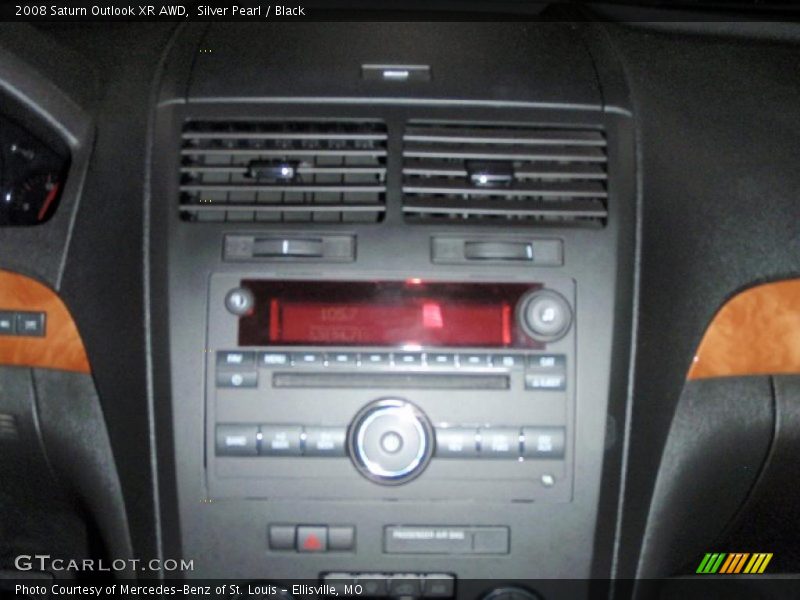 Silver Pearl / Black 2008 Saturn Outlook XR AWD