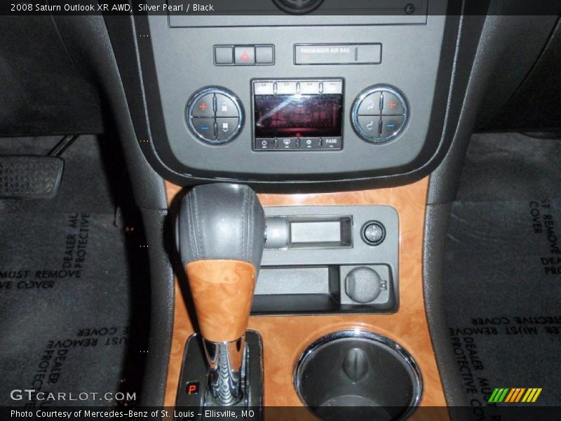 Silver Pearl / Black 2008 Saturn Outlook XR AWD
