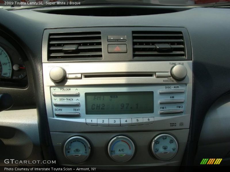 Super White / Bisque 2009 Toyota Camry SE