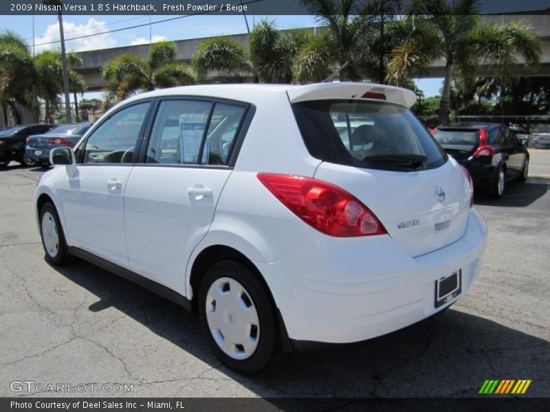 Fresh Powder / Beige 2009 Nissan Versa 1.8 S Hatchback