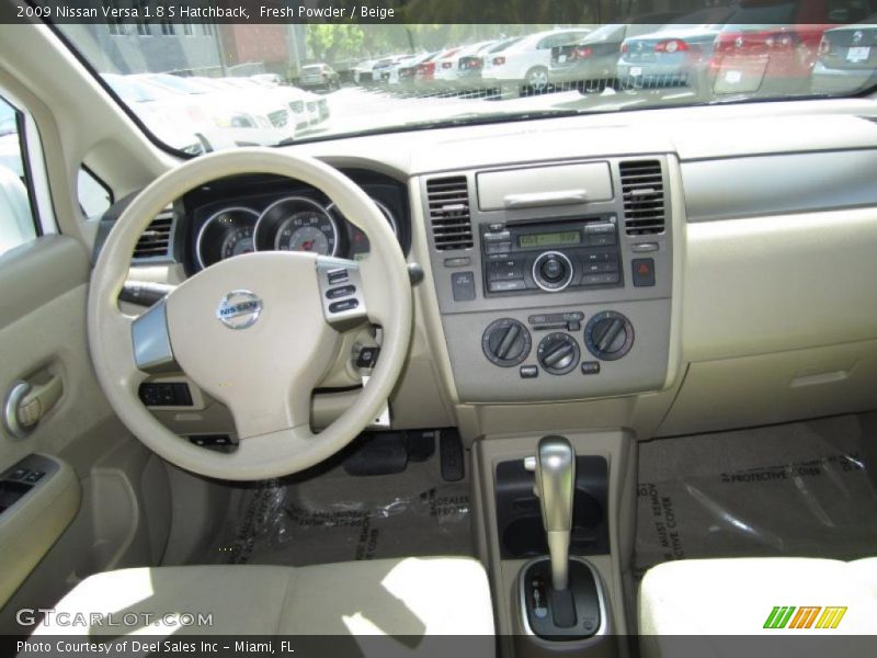 Fresh Powder / Beige 2009 Nissan Versa 1.8 S Hatchback