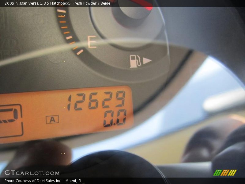 Fresh Powder / Beige 2009 Nissan Versa 1.8 S Hatchback