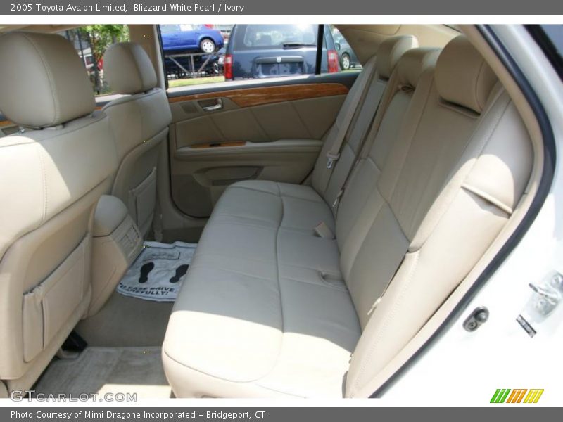 Blizzard White Pearl / Ivory 2005 Toyota Avalon Limited