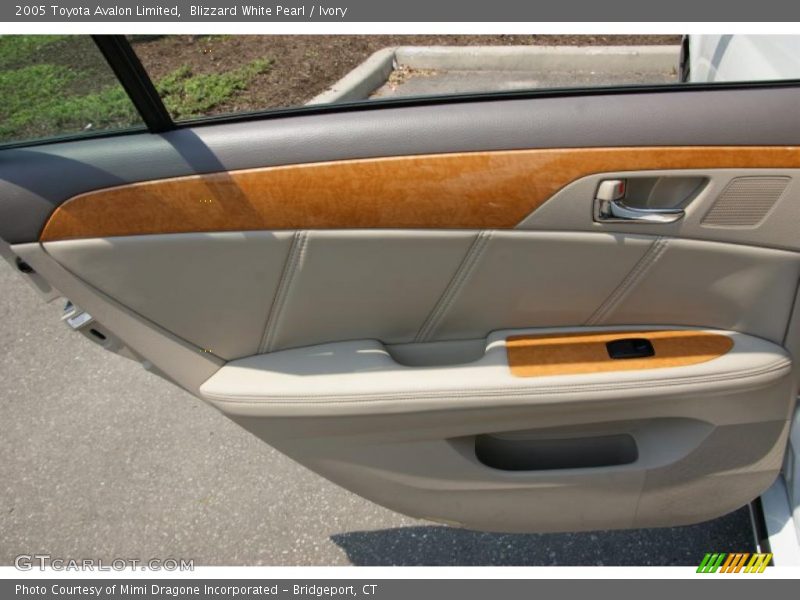 Blizzard White Pearl / Ivory 2005 Toyota Avalon Limited