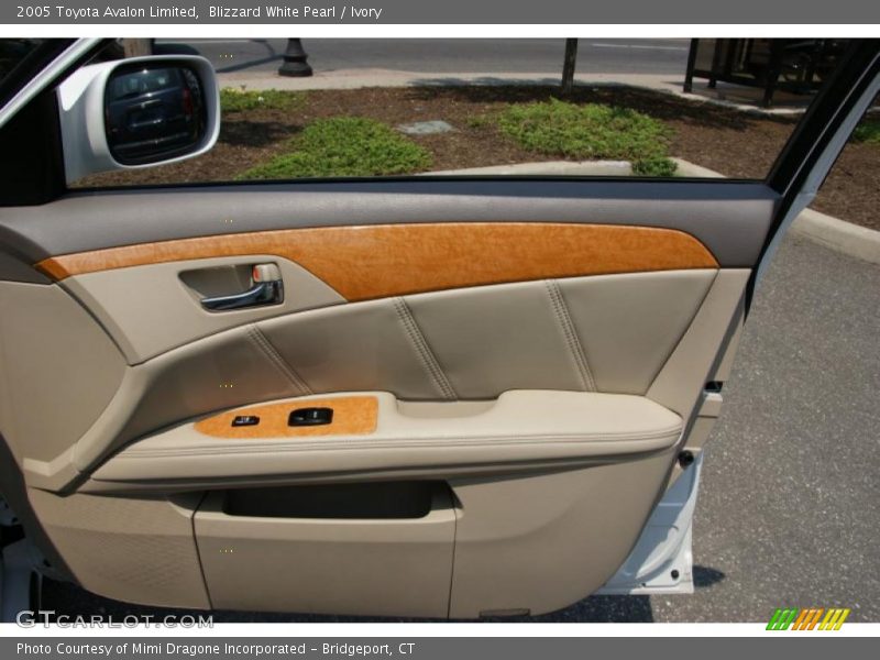 Blizzard White Pearl / Ivory 2005 Toyota Avalon Limited