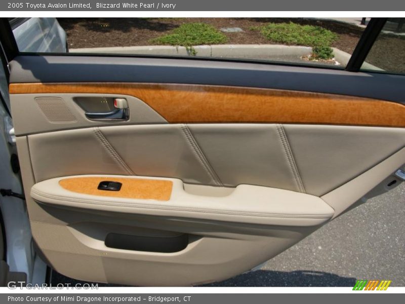 Blizzard White Pearl / Ivory 2005 Toyota Avalon Limited