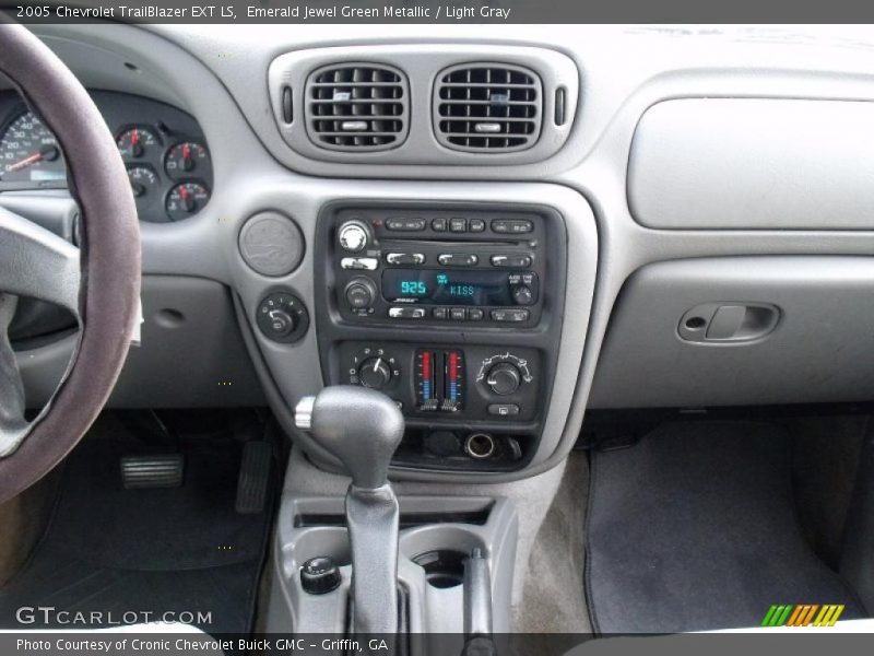 Controls of 2005 TrailBlazer EXT LS