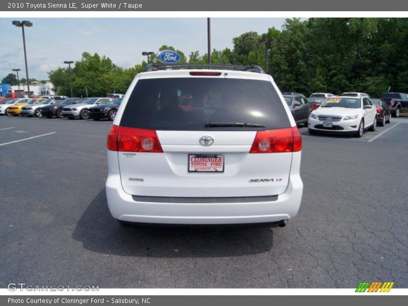 Super White / Taupe 2010 Toyota Sienna LE