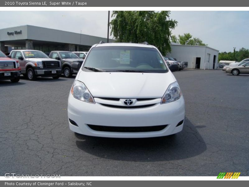 Super White / Taupe 2010 Toyota Sienna LE