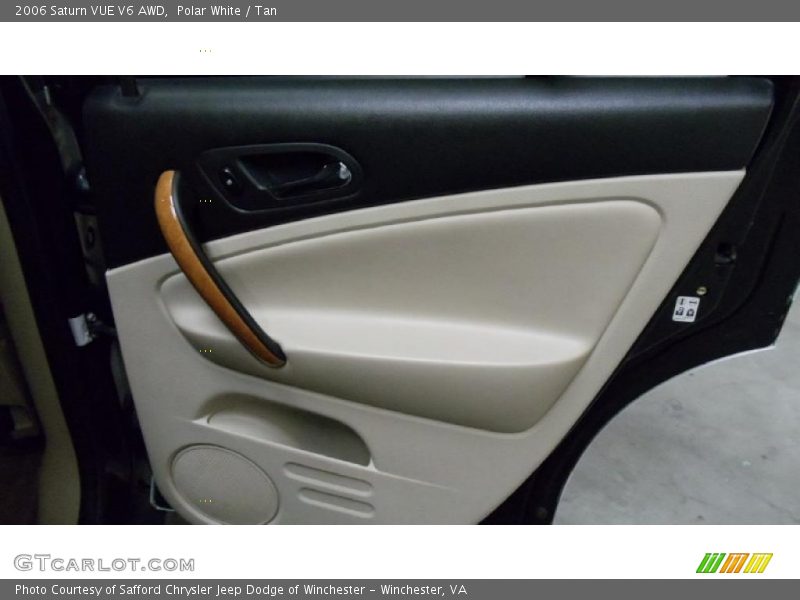Polar White / Tan 2006 Saturn VUE V6 AWD