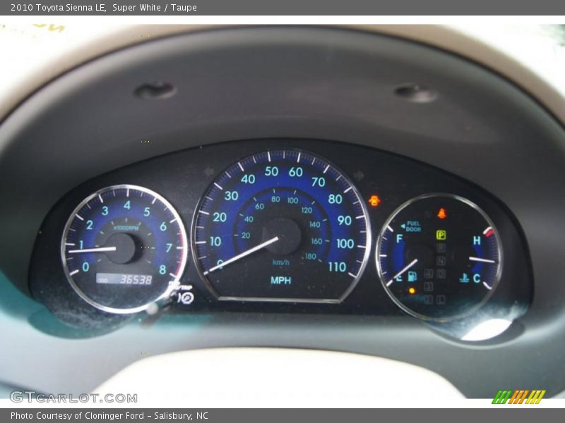 Super White / Taupe 2010 Toyota Sienna LE