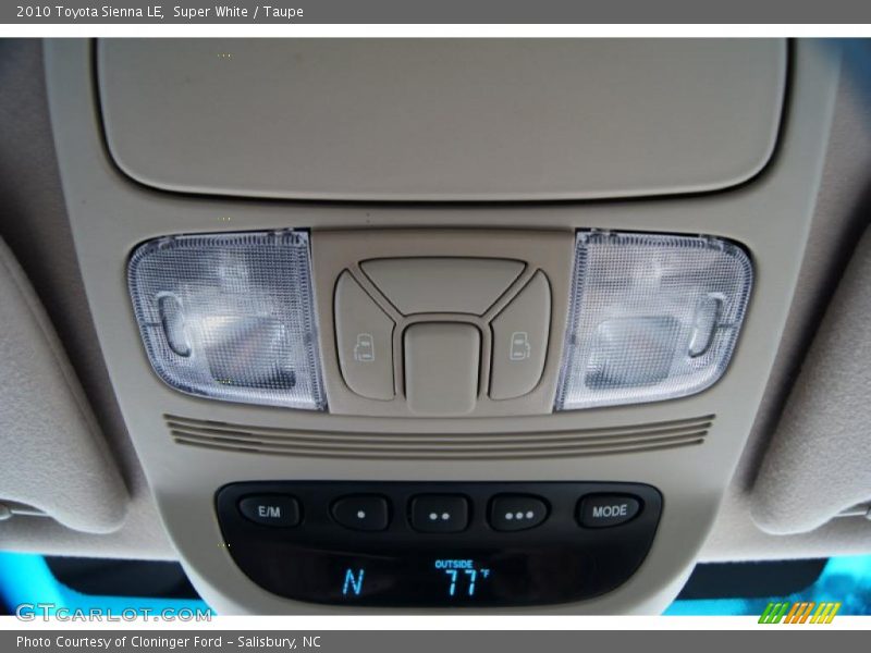 Super White / Taupe 2010 Toyota Sienna LE