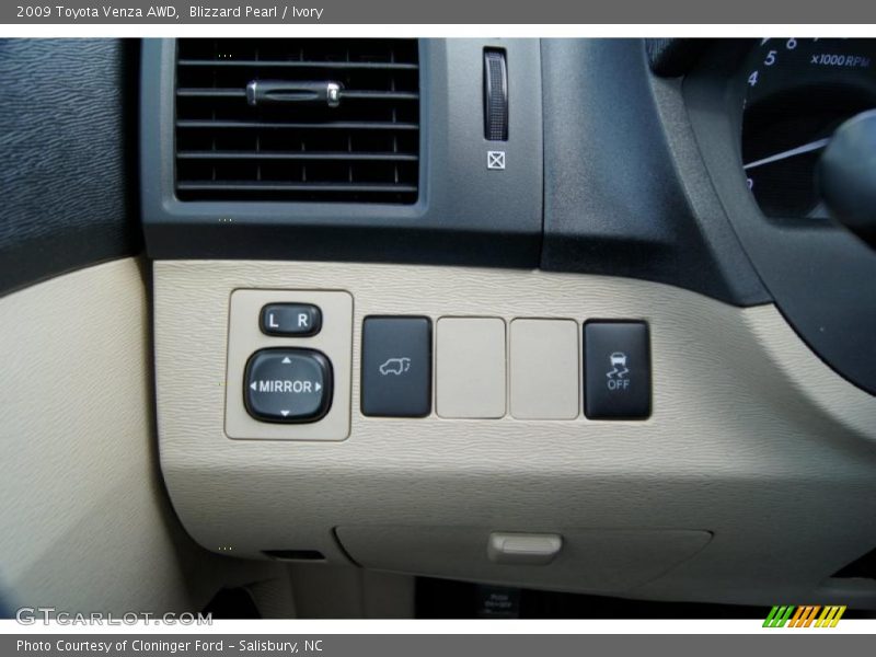 Blizzard Pearl / Ivory 2009 Toyota Venza AWD