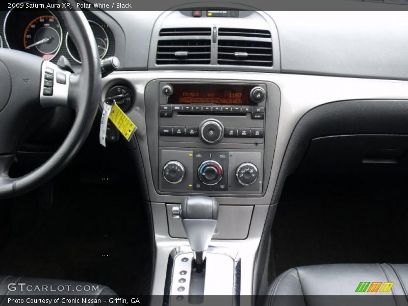 Polar White / Black 2009 Saturn Aura XR