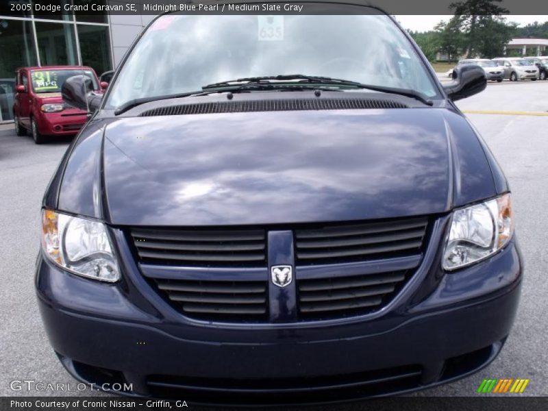 Midnight Blue Pearl / Medium Slate Gray 2005 Dodge Grand Caravan SE