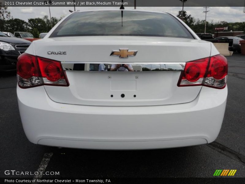 Summit White / Jet Black/Medium Titanium 2011 Chevrolet Cruze LS