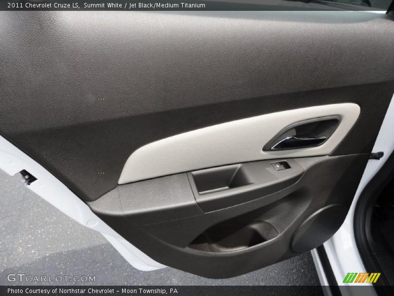Summit White / Jet Black/Medium Titanium 2011 Chevrolet Cruze LS
