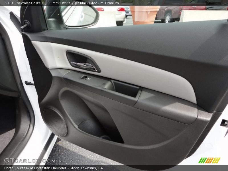 Summit White / Jet Black/Medium Titanium 2011 Chevrolet Cruze LS