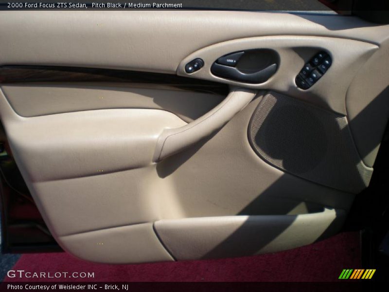 Pitch Black / Medium Parchment 2000 Ford Focus ZTS Sedan
