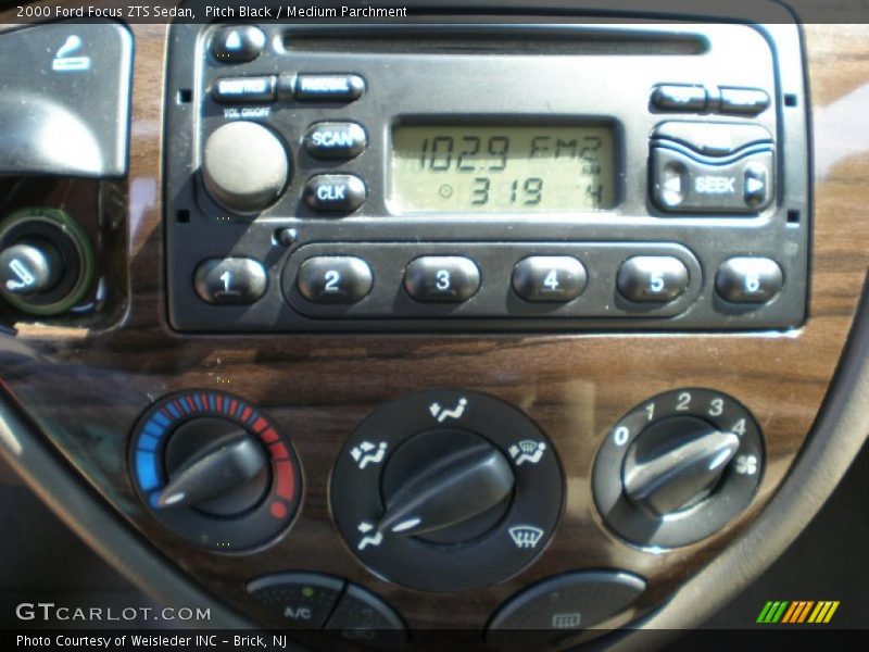 Pitch Black / Medium Parchment 2000 Ford Focus ZTS Sedan