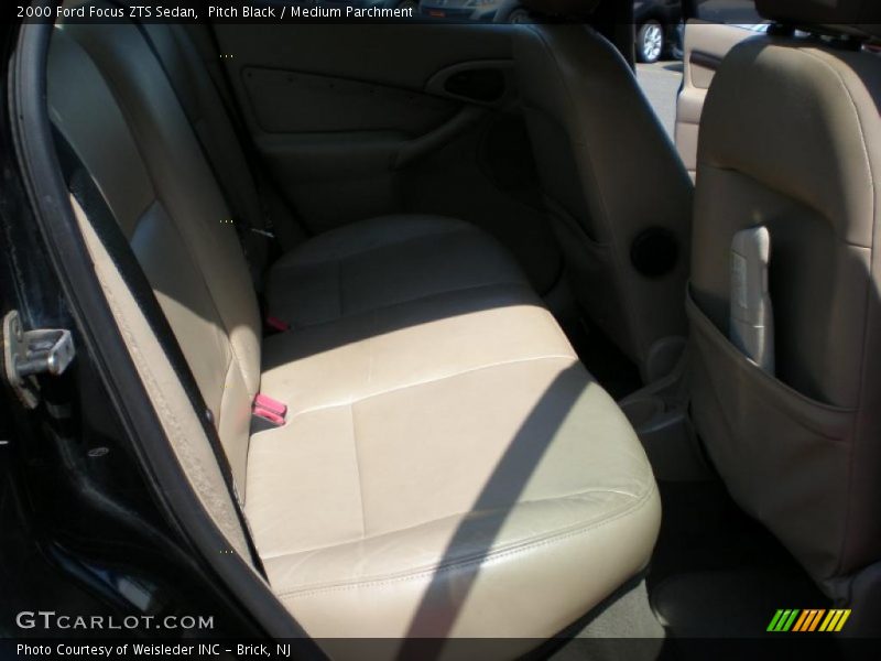 Pitch Black / Medium Parchment 2000 Ford Focus ZTS Sedan