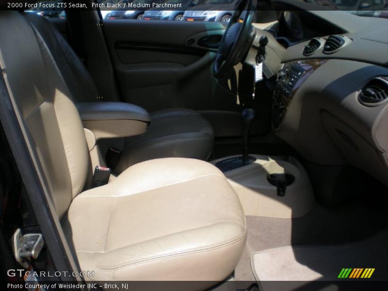 Pitch Black / Medium Parchment 2000 Ford Focus ZTS Sedan