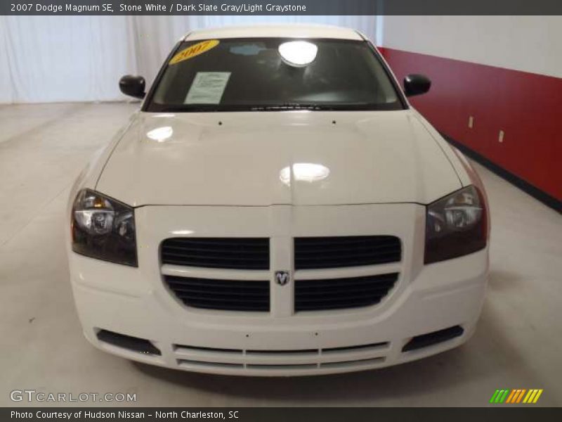 Stone White / Dark Slate Gray/Light Graystone 2007 Dodge Magnum SE