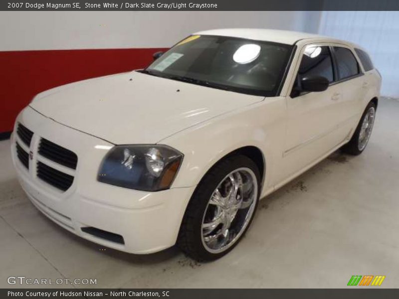 Stone White / Dark Slate Gray/Light Graystone 2007 Dodge Magnum SE