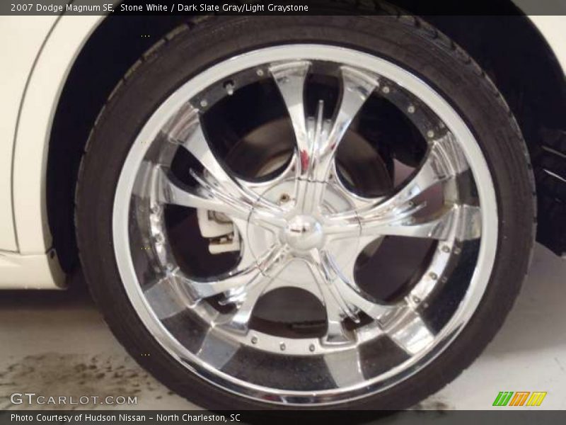 Stone White / Dark Slate Gray/Light Graystone 2007 Dodge Magnum SE
