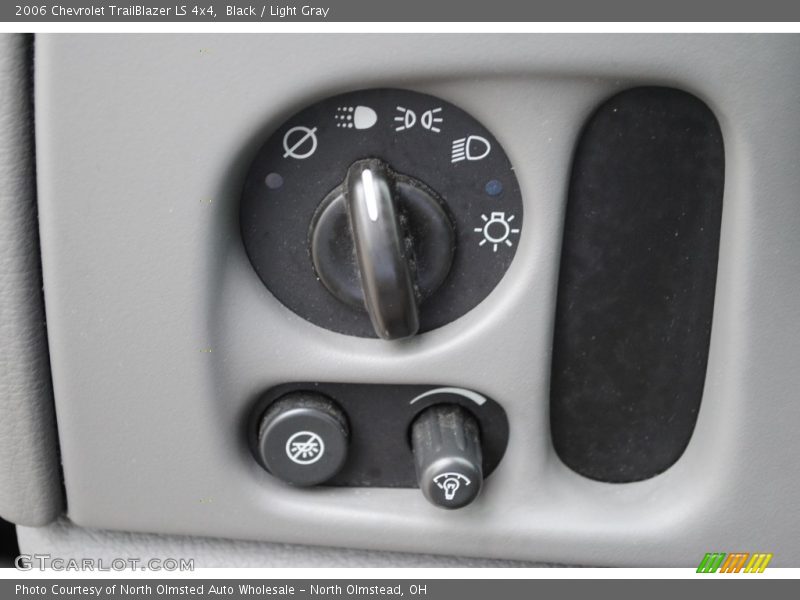 Black / Light Gray 2006 Chevrolet TrailBlazer LS 4x4