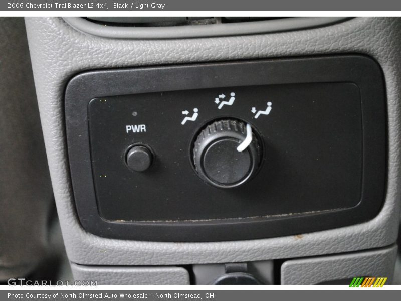Black / Light Gray 2006 Chevrolet TrailBlazer LS 4x4