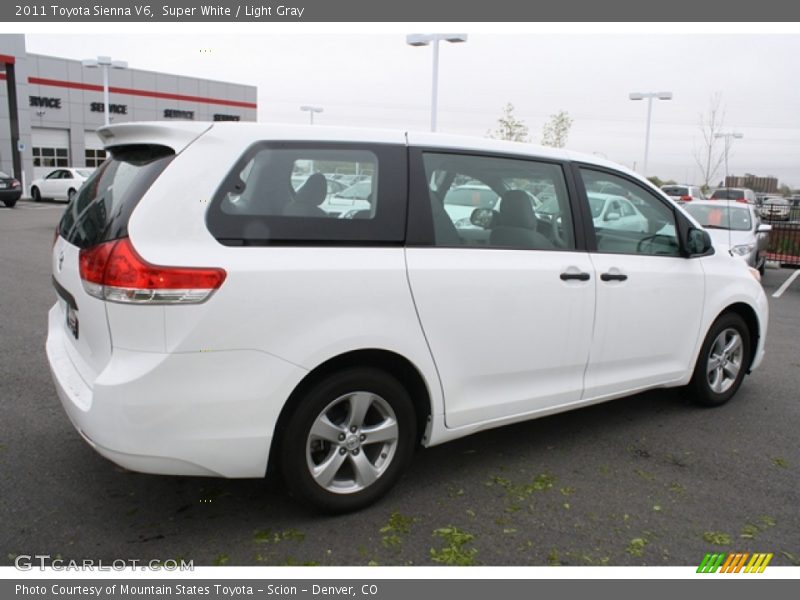 Super White / Light Gray 2011 Toyota Sienna V6