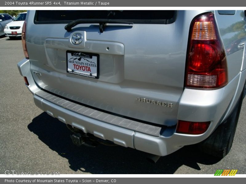Titanium Metallic / Taupe 2004 Toyota 4Runner SR5 4x4