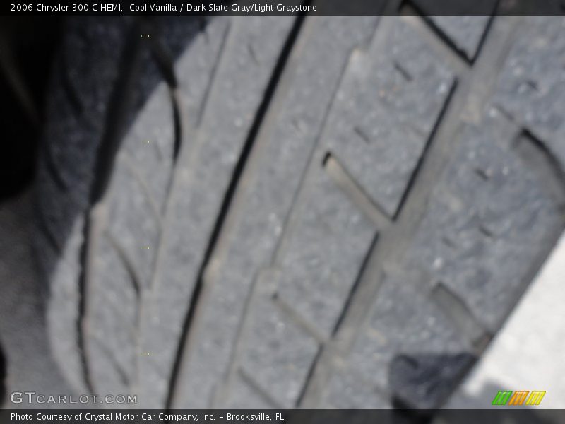 Cool Vanilla / Dark Slate Gray/Light Graystone 2006 Chrysler 300 C HEMI