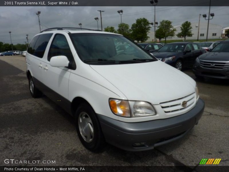 Super White / Oak 2001 Toyota Sienna XLE