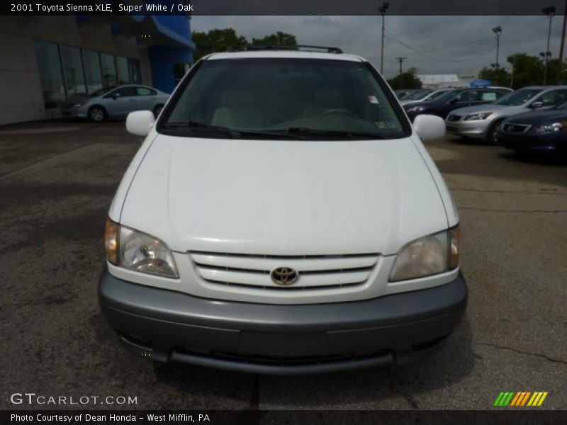 Super White / Oak 2001 Toyota Sienna XLE