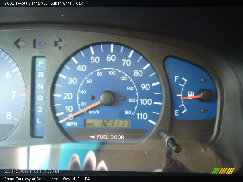 Super White / Oak 2001 Toyota Sienna XLE
