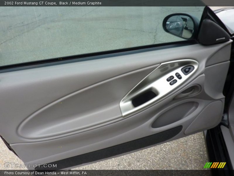 Black / Medium Graphite 2002 Ford Mustang GT Coupe