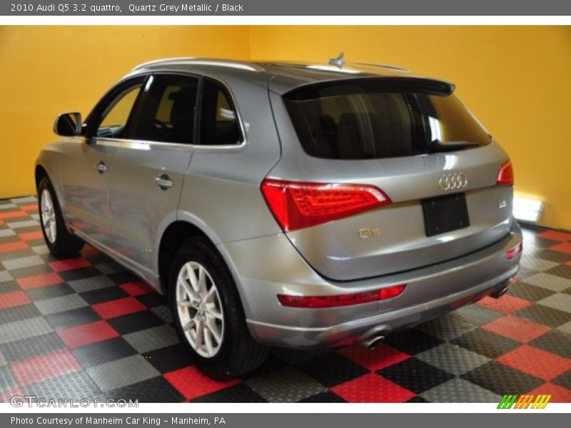 Quartz Grey Metallic / Black 2010 Audi Q5 3.2 quattro